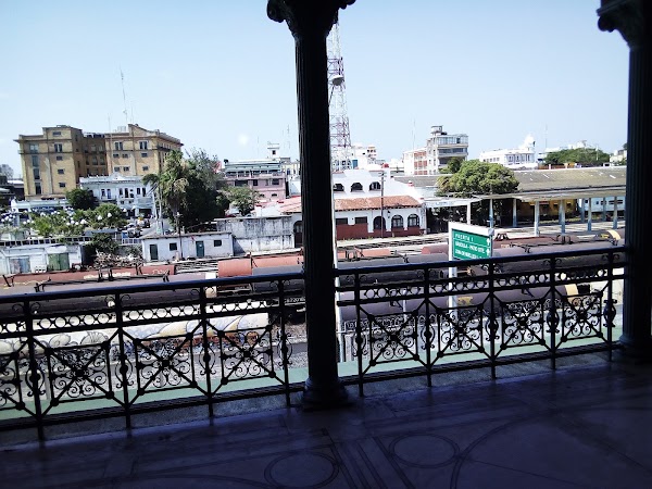 Acceso a La Aduana Marítima