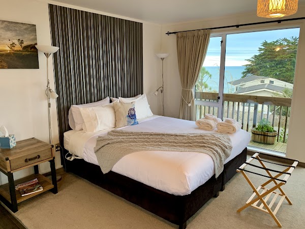 Kaka Point Luxury Spa Accommodation - Catlins