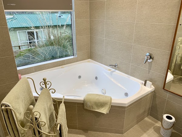 Kaka Point Luxury Spa Accommodation - Catlins