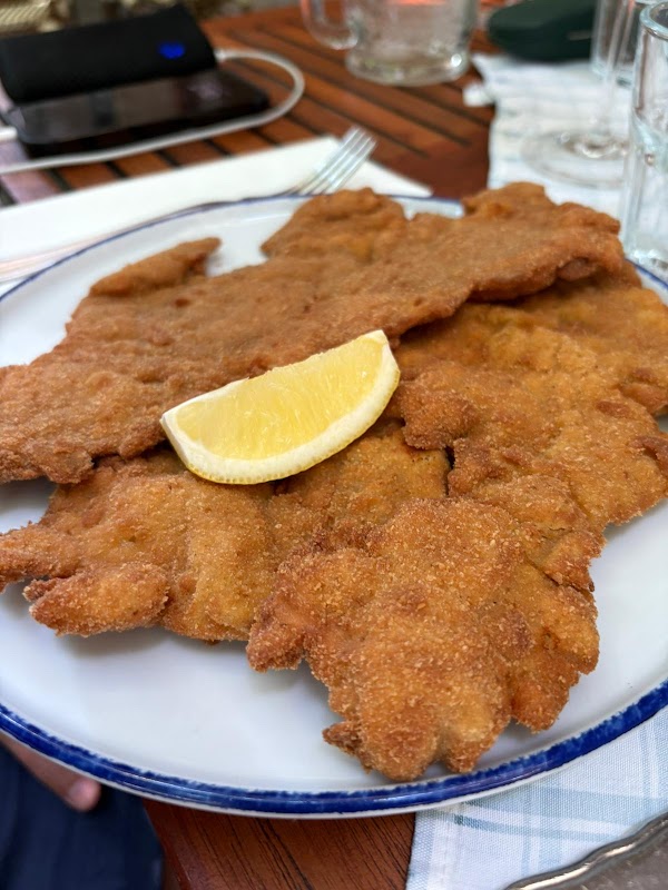 Zylinder Cafe Restaurant