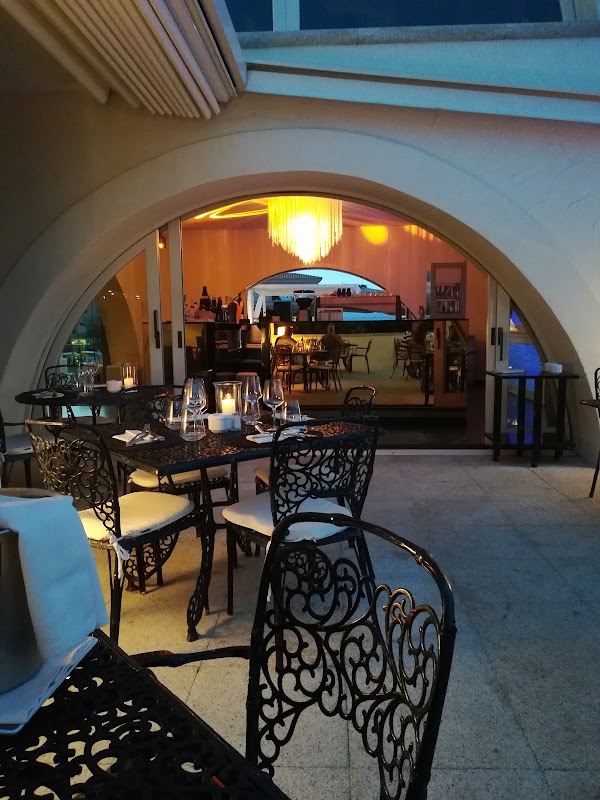Bal Harbour Restaurant Entertainment