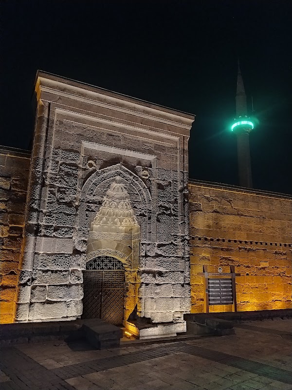 Hunat Hatun Camii ve Külliyesi