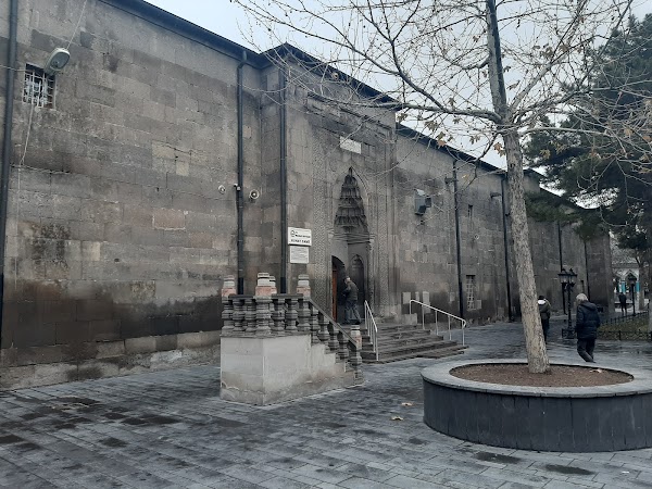 Hunat Hatun Camii ve Külliyesi