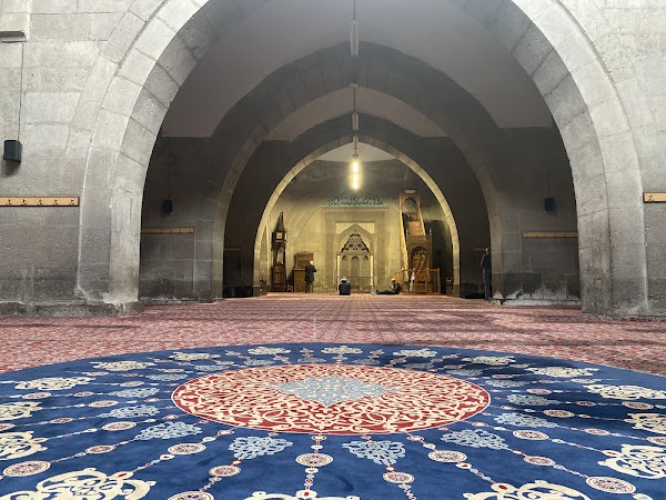 Hunat Hatun Camii ve Külliyesi
