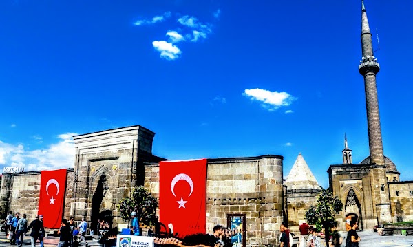 Hunat Hatun Camii ve Külliyesi