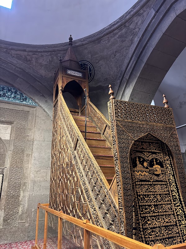 Hunat Hatun Camii ve Külliyesi