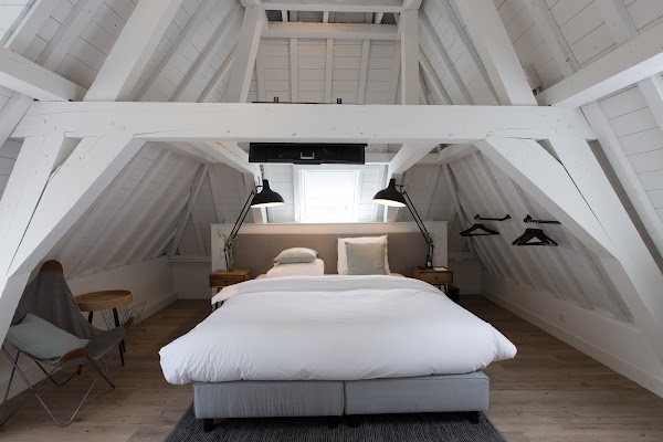 Eye Hotel