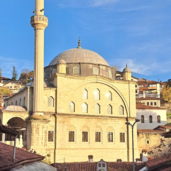 İzzet Pasha Mosque