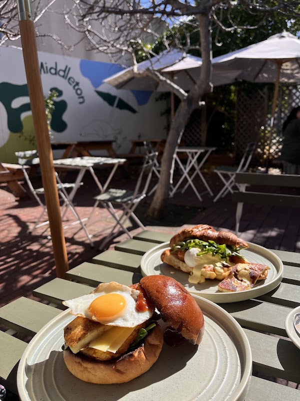 Pipi Middleton - Pipi Eatery & Pipi Stays