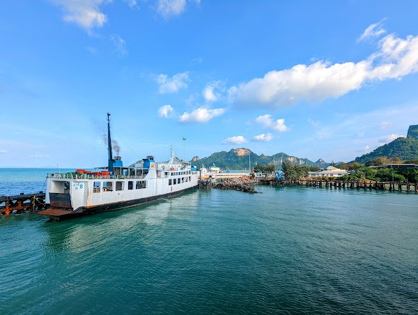Raja Ferry Pier, Don Sak