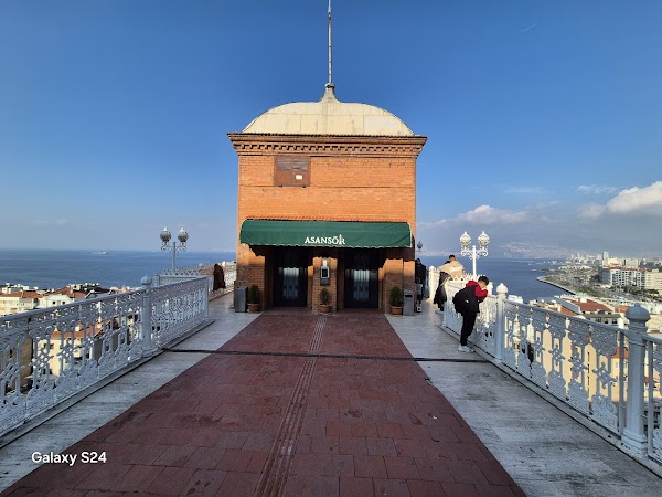 İzmir Historical Elevator Building