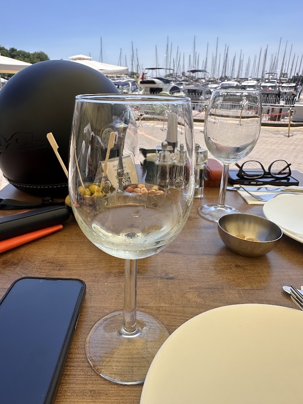 Divan Brasserie Kalamış