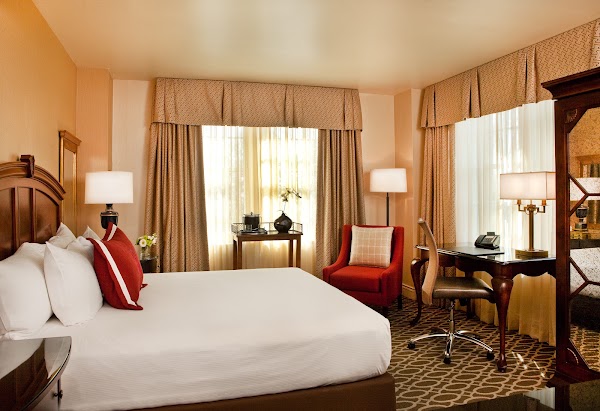 The Hotel Roanoke & Conference Center, Curio Collection by Hilton