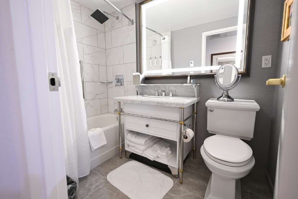 The Hotel Roanoke & Conference Center, Curio Collection by Hilton