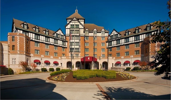The Hotel Roanoke & Conference Center, Curio Collection by Hilton