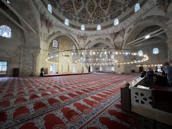 Burmalı (Üç Şerefeli) Cami