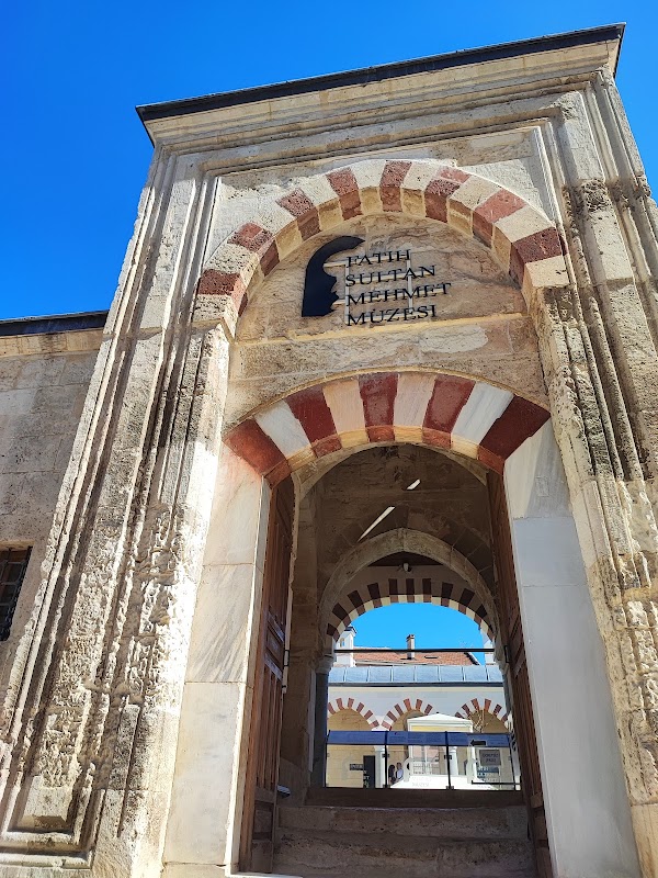 Burmalı (Üç Şerefeli) Cami