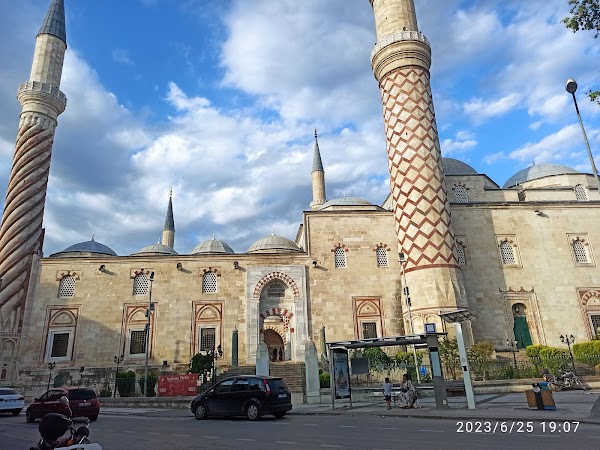 Burmalı (Üç Şerefeli) Cami