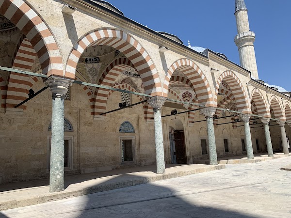 Burmalı (Üç Şerefeli) Cami
