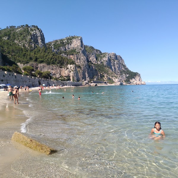 Spiaggia libera di Varigotti