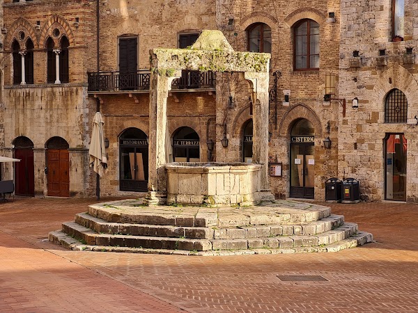 Piazza Della Cisterna