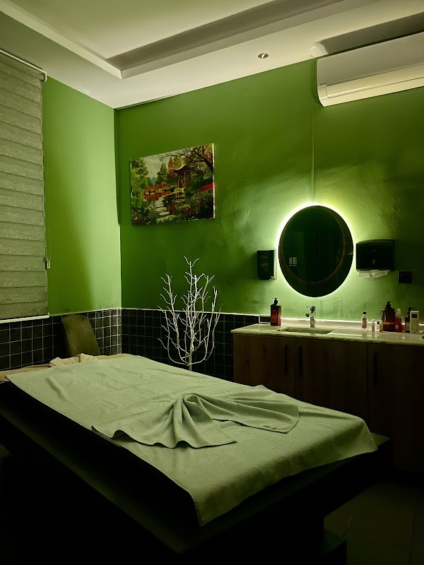 Mills Hotel Spa Center