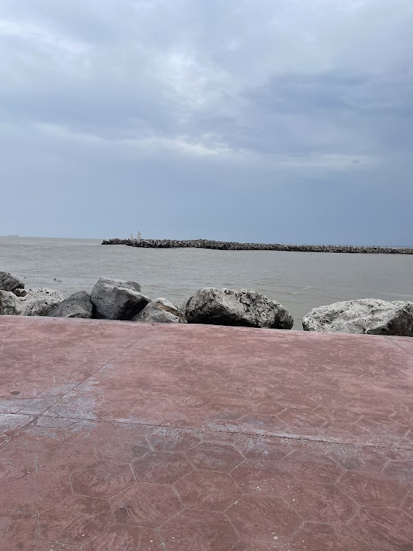 Escollera de Playa Miramar