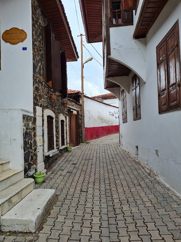Tarihi Kula Evleri