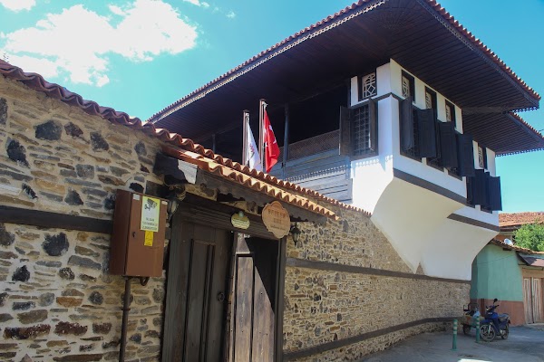 Tarihi Kula Evleri