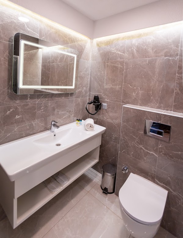 ALAN SUITES