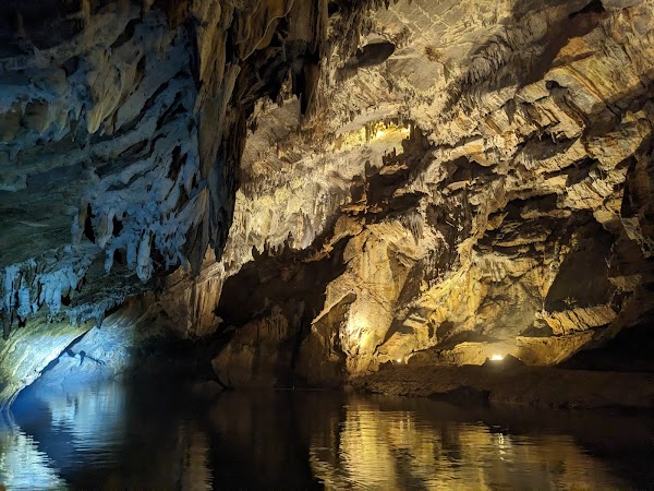 Penn's Cave and Wildlife Park