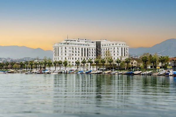 Wellborn Luxury Hotel