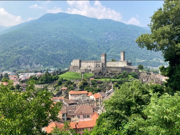 Grand Tour of Switzerland - Photo Spot Bellinzona