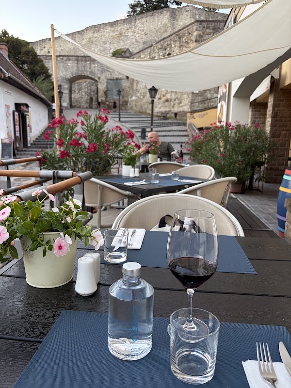 Macok Bistro