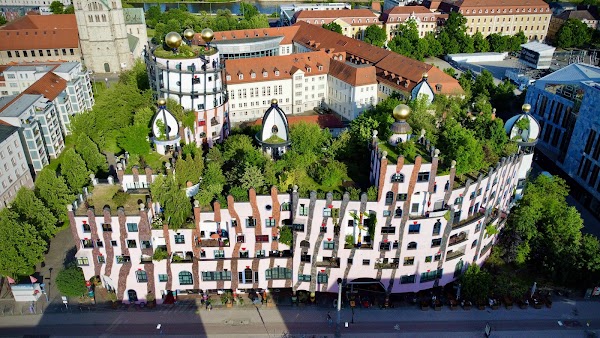Hundertwassers "Grüne Zitadelle" von Magdeburg
