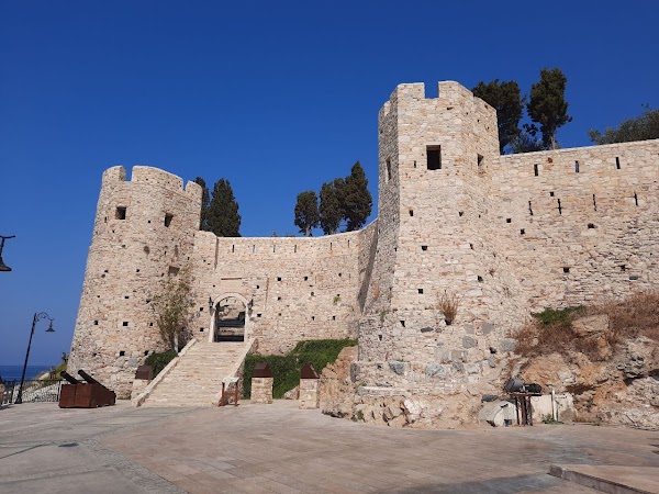 Güvercinada Kalesi (Küçükada)