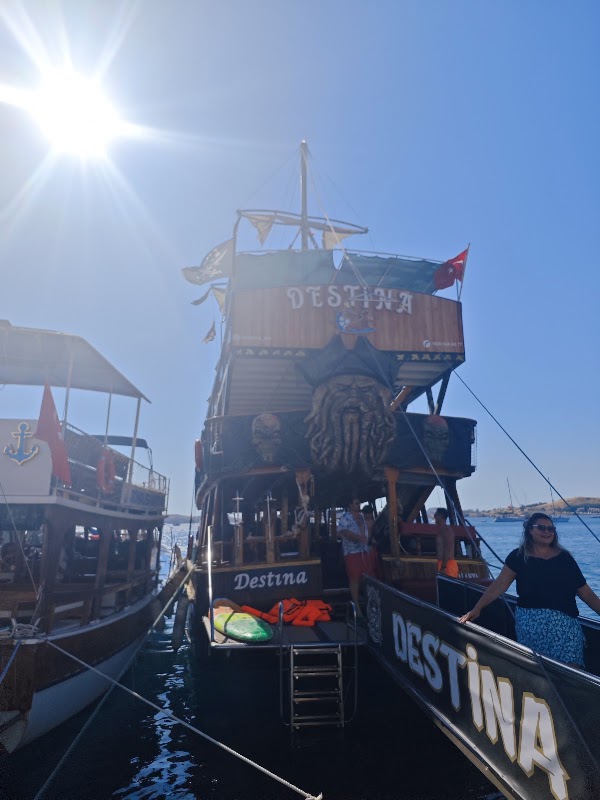DESTİNA FOÇA TEKNE TURU - GÜNLÜK YEMEKLİ TUR ve SAATLİK TUR