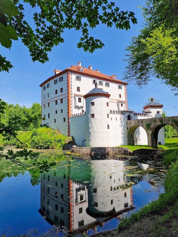 Grad Snežnik