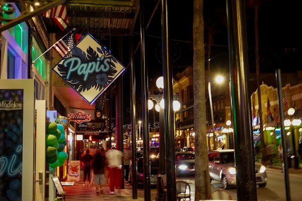 Papi's Restaurant and Lounge