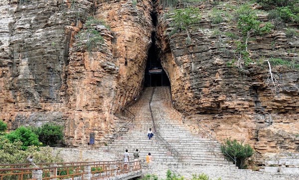 Sri Yaganti Uma Maheswara Temple