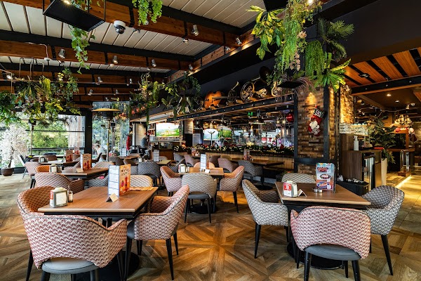 Happy Bar & Grill Victoria