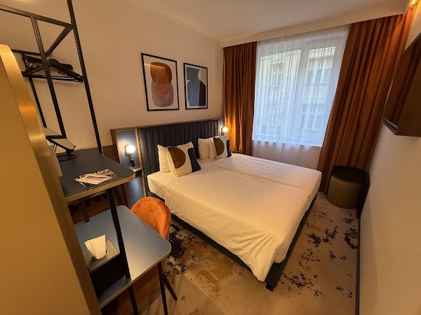 D8 Hotel