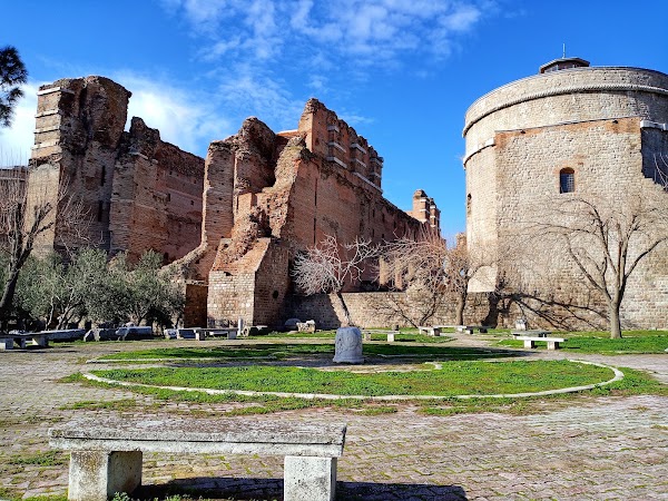 Kızıl Avlu
