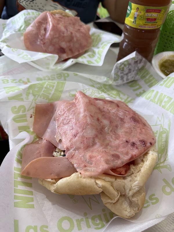 Tortas de la Barda Rene y su hijo Cepillin