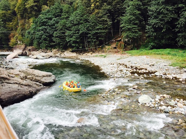 MOUNTAIN-RAFT rafting