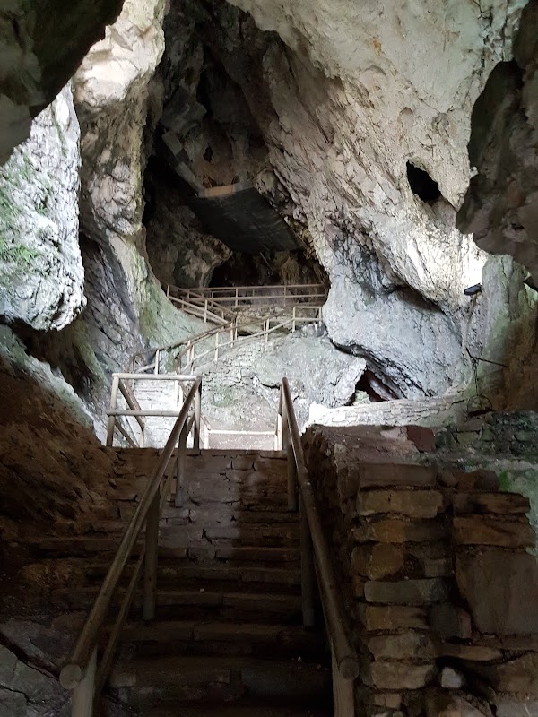 Predjama Castle