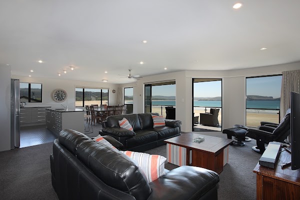 Curio Bay Salthouse Motel and Apartment