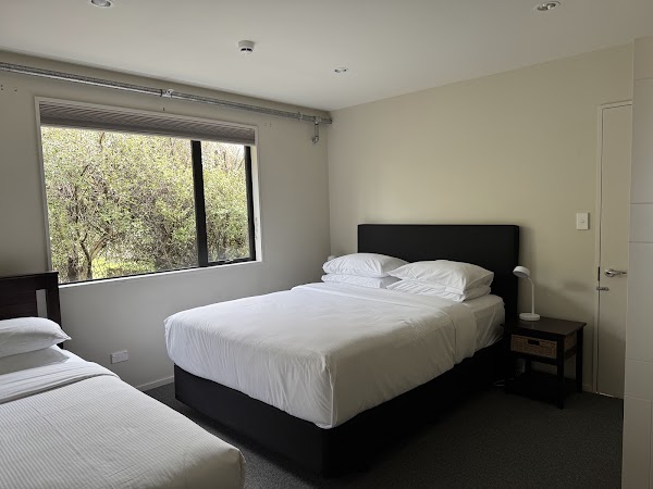 Curio Bay Salthouse Motel and Apartment