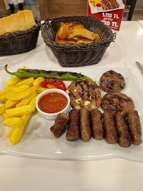 Özcanlar Köfte | Sahil Şube