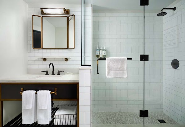 Hotel Phillips Kansas City, Curio Collection by Hilton